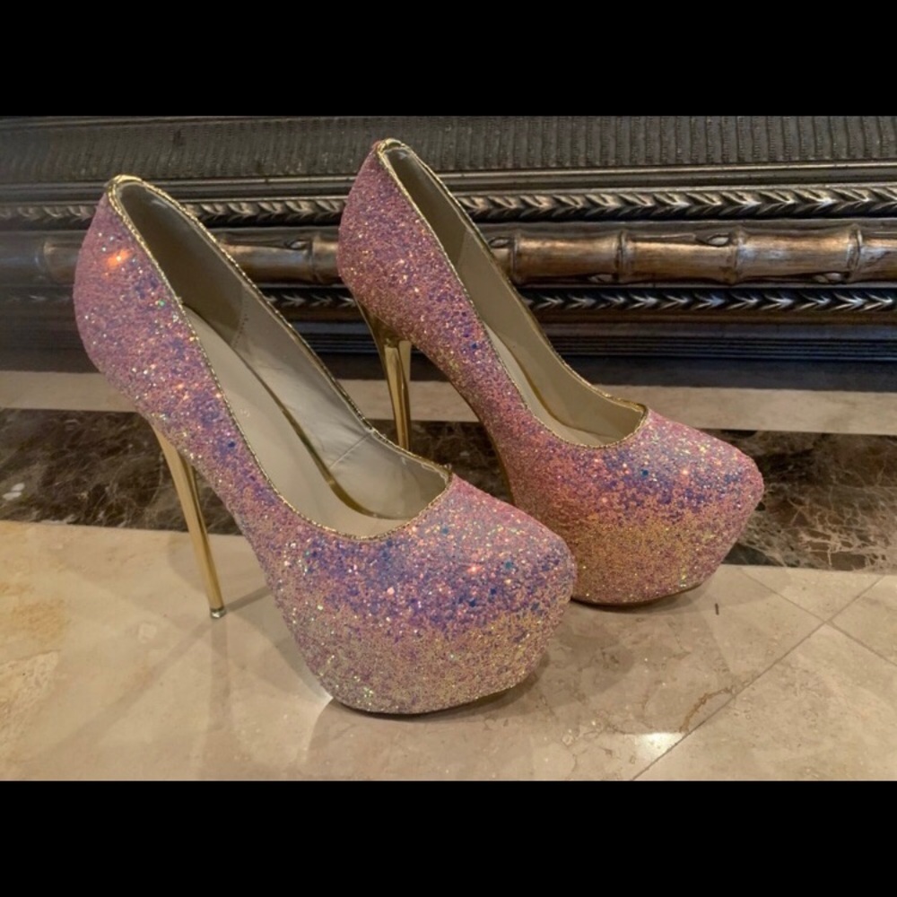 New glitter sexy heels size 39 seems more like 8.5